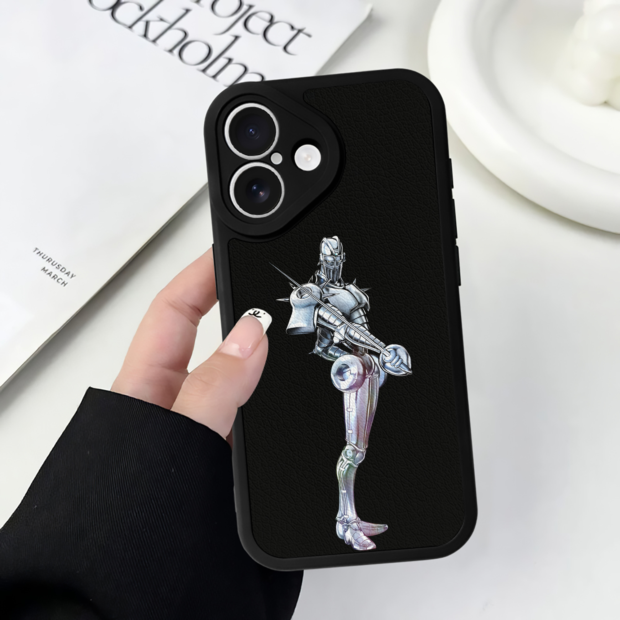 （画像用） ジョジョの奇妙な冒険 ジャン＝ピエール?ポルナレフ JoJo's Bizarre Adventure Jan Pierre Polnareff 【iPhone 16シリーズ対応】シリコンスマホケース（レザー調） 材質：シリコン